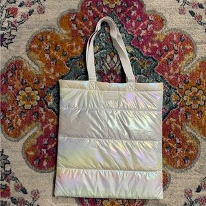 BATH & BODY WORKS WHITE IRIDESCENT PUFFER TOTE GIFT BAG BLACK FRIDAY 2023